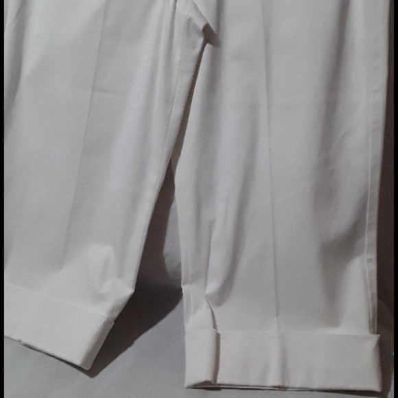 Larry Levine cuffed white capri pants w/black belt - Picture 3 of 7